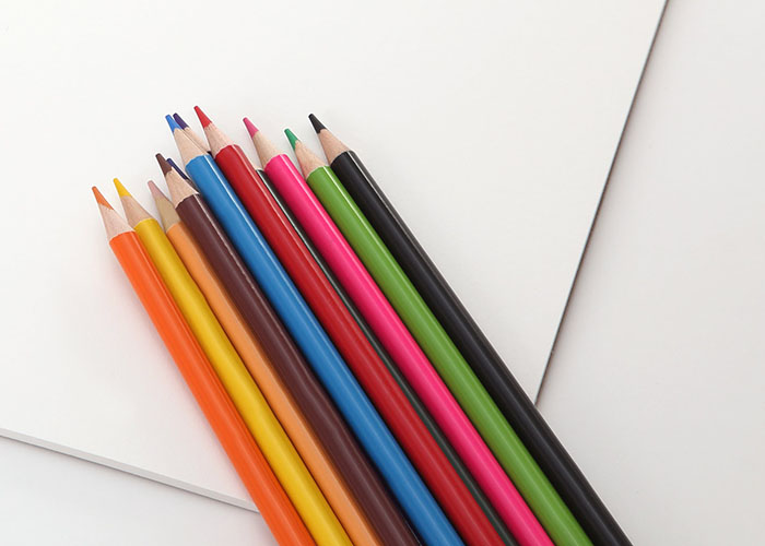色鉛筆と紙